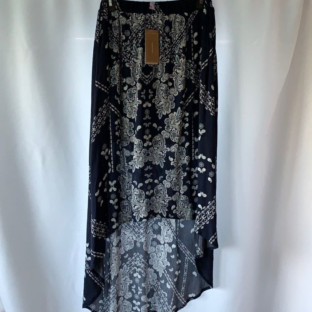 Alya high/low Small skirt in navy & white